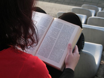 Learn to Read Like an Academic